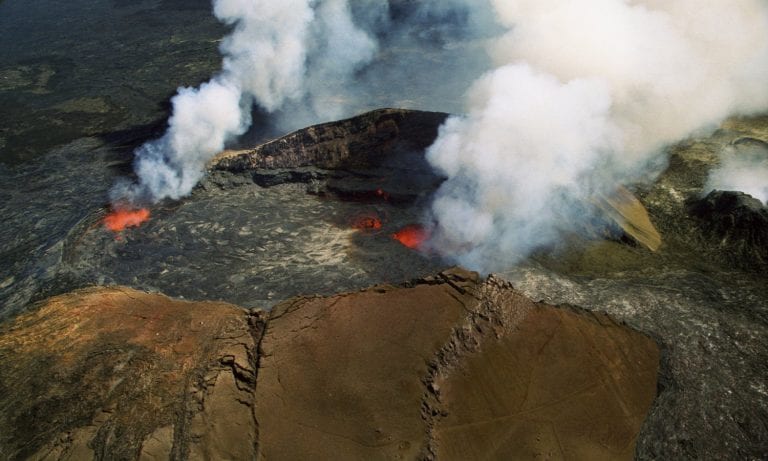 picture of volcanic activity in Hawai'i